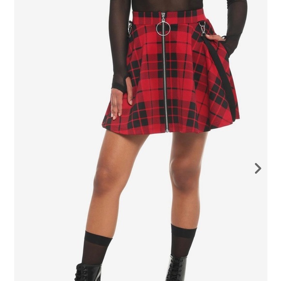 Hot Topic Red Plaid O-Ring Skirt size MD - Picture 3 of 3